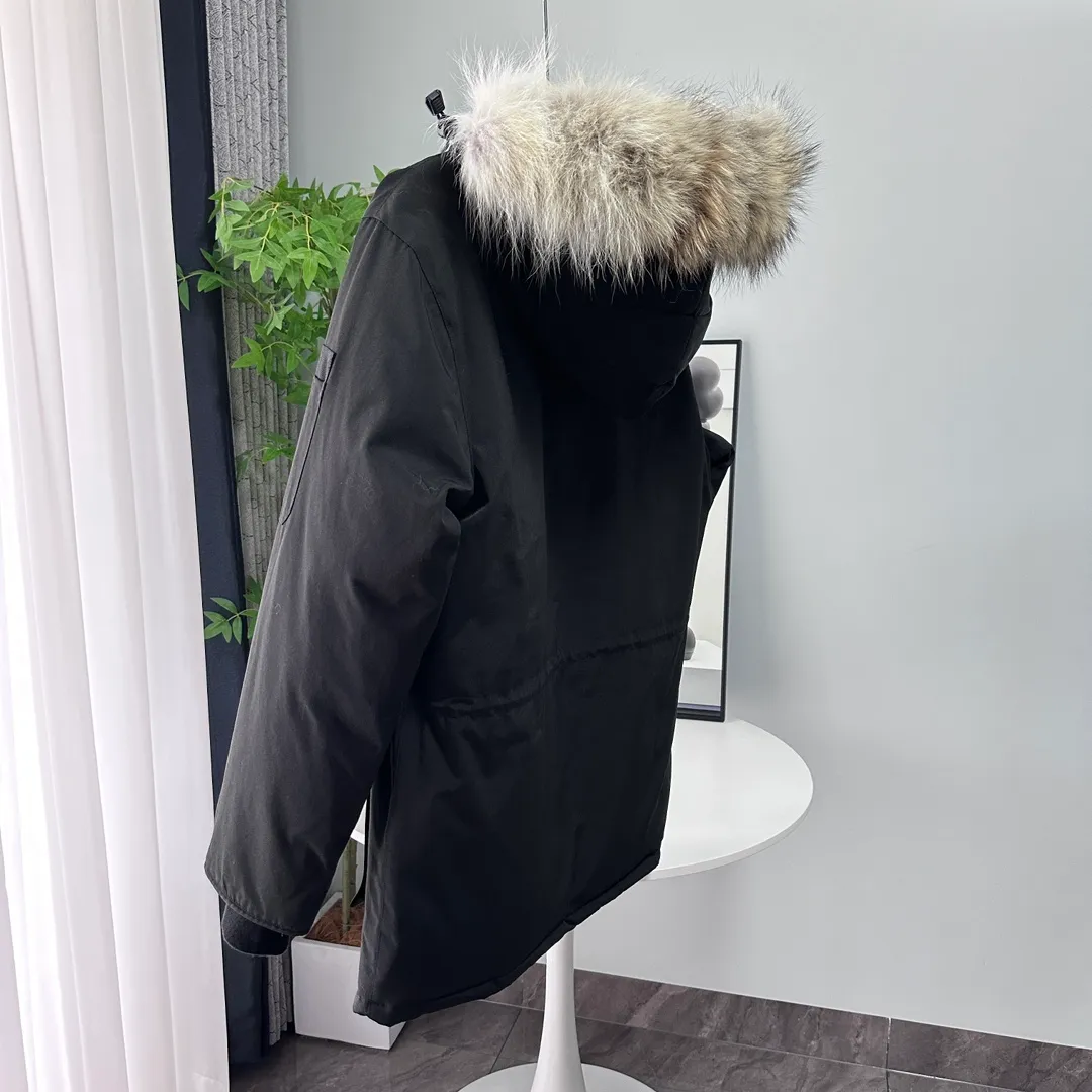 P700 CANADA GOOSE｜Canada Goose Expedition Parka｜Classic upgrade New 08 style Color: graphite gray, off-white, black, pink, navy blue, sky blue, Size: XS, S, M, L, XL, XXL, Product introduction Loose fit, multi-pocket design Larger size for free movement. 6 exterior pockets: 4 reversible front pockets, zippered side entry. There is a practical pocket on the left sleeve and a top pocket on the right sleeve. There is a drawstring on the inside of the waist and a logo patch on the back. The waist is designed with an inside drawstring, which can be adjusted to provide excellent warmth. Woven grab straps at upper back with “Expedition” logo patch • Hood with removable zipper trim, interchangeable hood trim for personalization and added protection (this jacket is not available with the classic hood trim) • Chin protection element has a tricot inner fabric for softness and comfort • Woven grab straps at upper back with “Expedition” logo patch • Internal drawstring at the waist, adjustable to provide excellent warmth •Snap-in rib knit cuffs for added comfort and optimal heat locking in •Stylish hanging inner straps allow the jacket to be carried over the shoulder, hands-free •Stowaway nylon stretch snow skirt for added protection •Two-way zipper covered fly with Velcro® snaps that unzips from the bottom for increased range of motion and breathability. A windproof fly is designed under the zipper for an extra layer of protection. • 6 exterior pockets: 4 two-way pockets on the front with top flap and Velcro® snaps, and zippered side entry. Utility pockets on left sleeve and right sleeve with top flap and velcro® snaps Internal pockets: 1 zipped pocket, 2 mesh drop-in pockets Embroidered Canada Goose logo